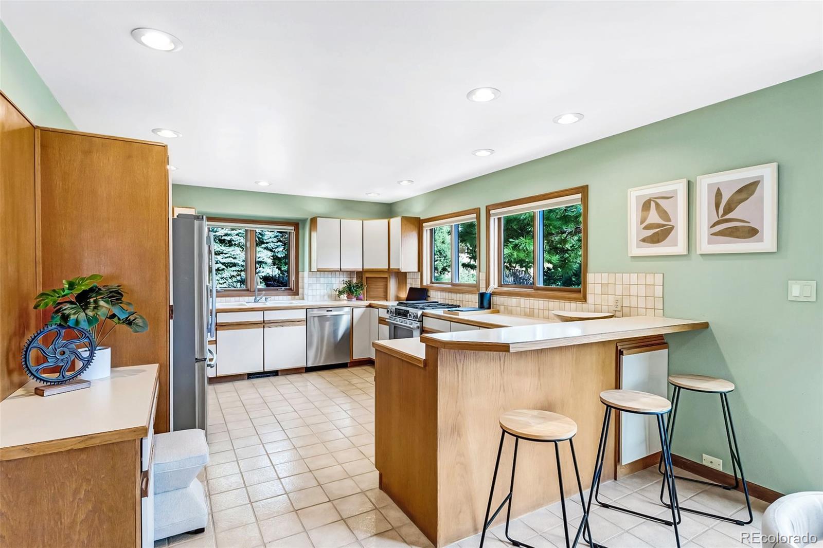 6154 Meadowbrook Drive
