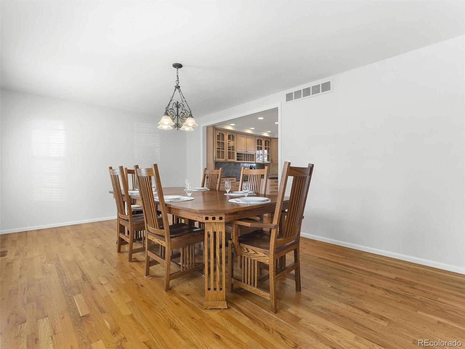 7007 E Hinsdale Avenue