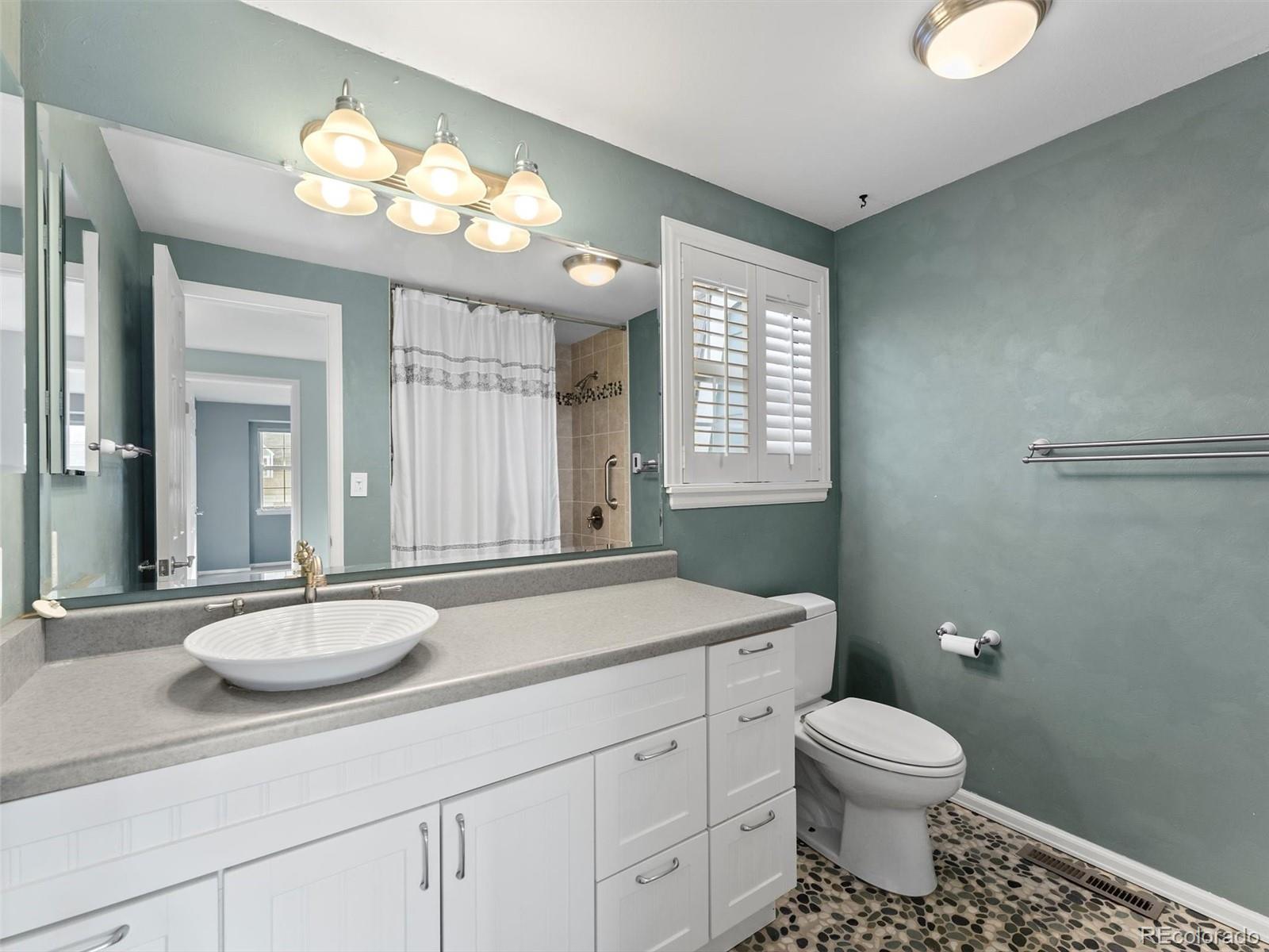 7007 E Hinsdale Avenue