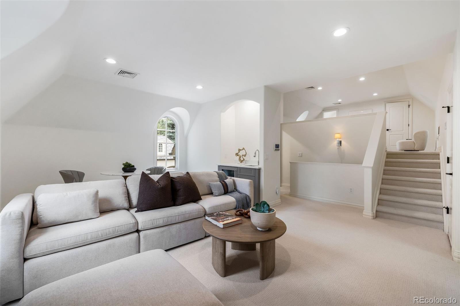 5 Churchill Drive