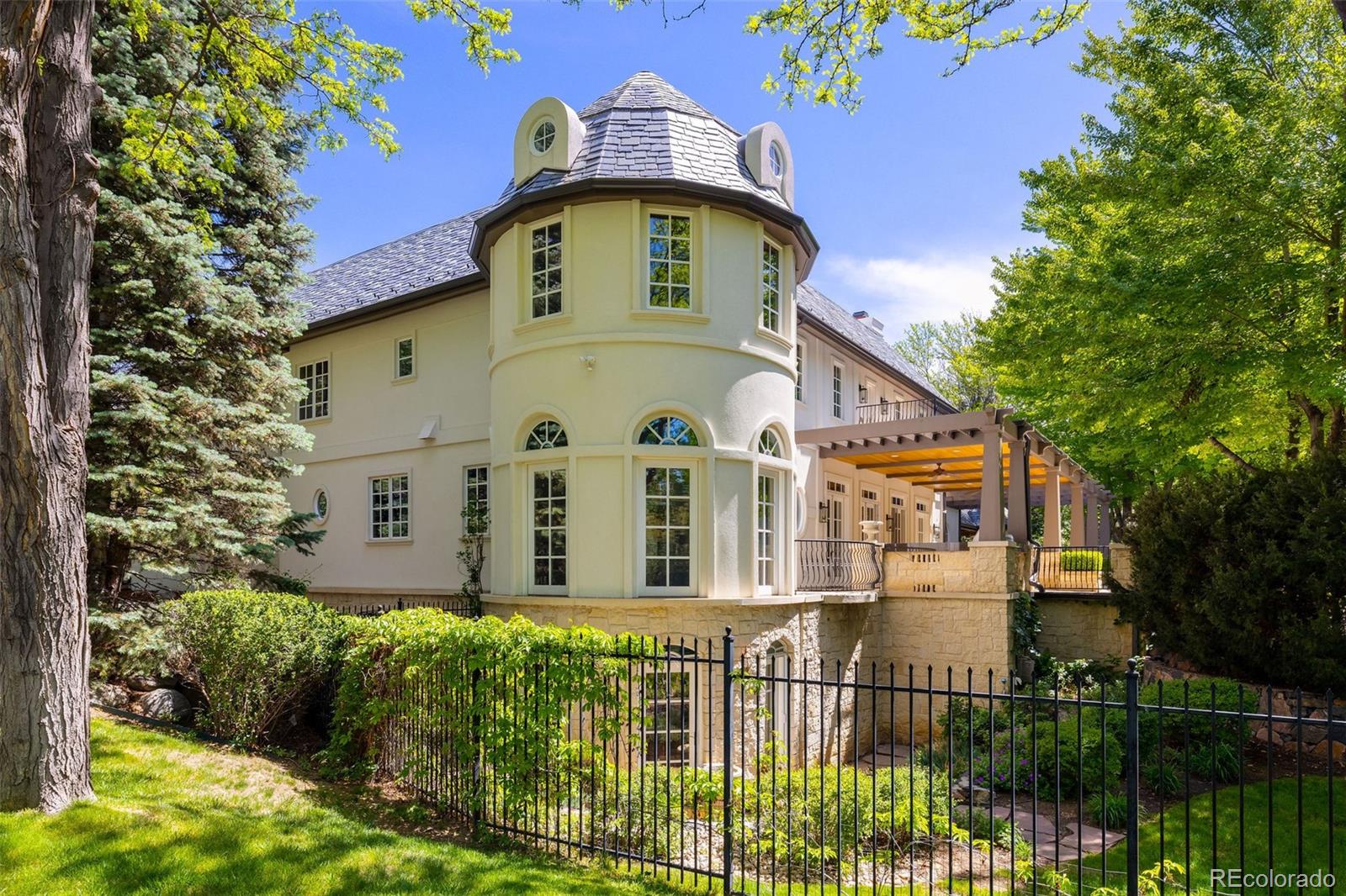 5 Churchill Drive