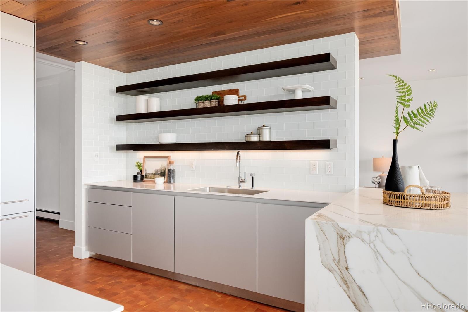 1201 N Williams Street Unit: 5A