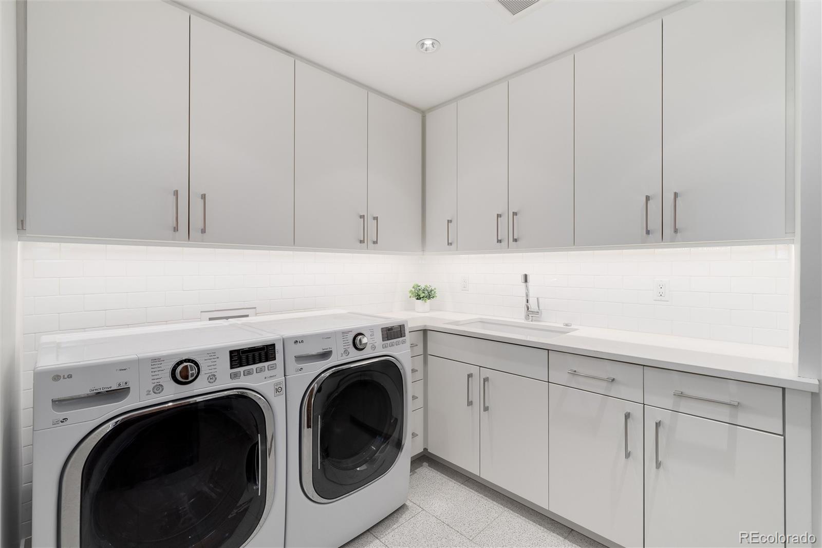 1201 N Williams Street Unit: 5A