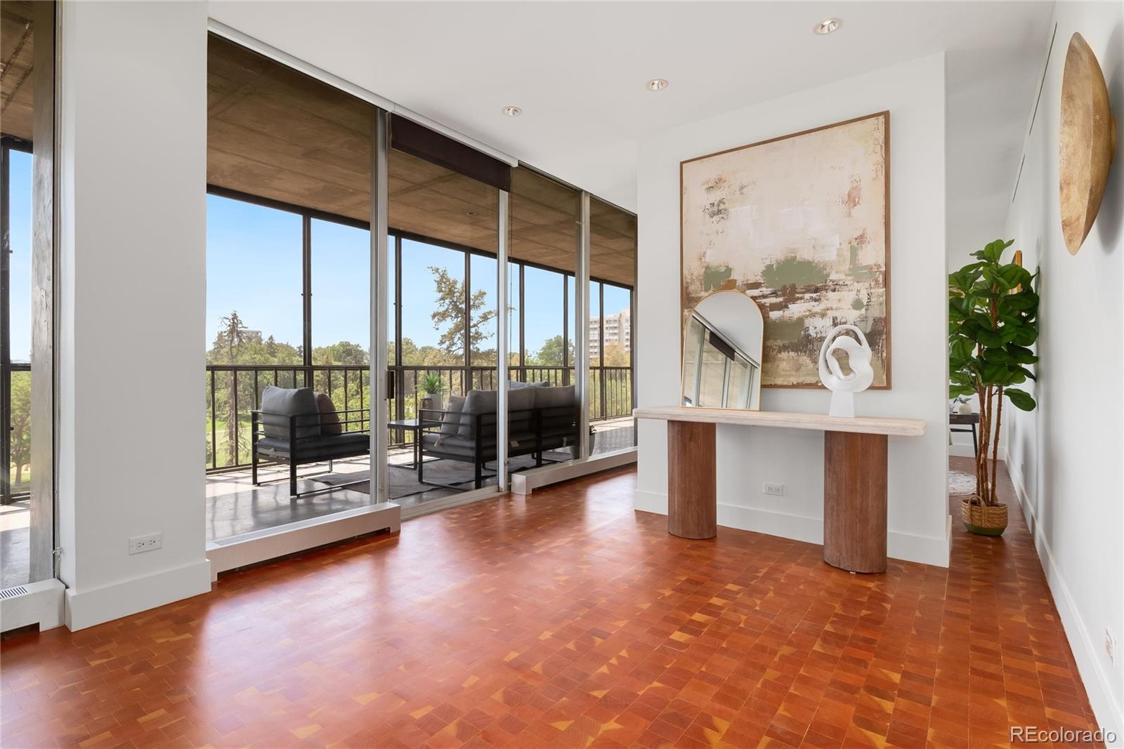 1201 N Williams Street Unit: 5A