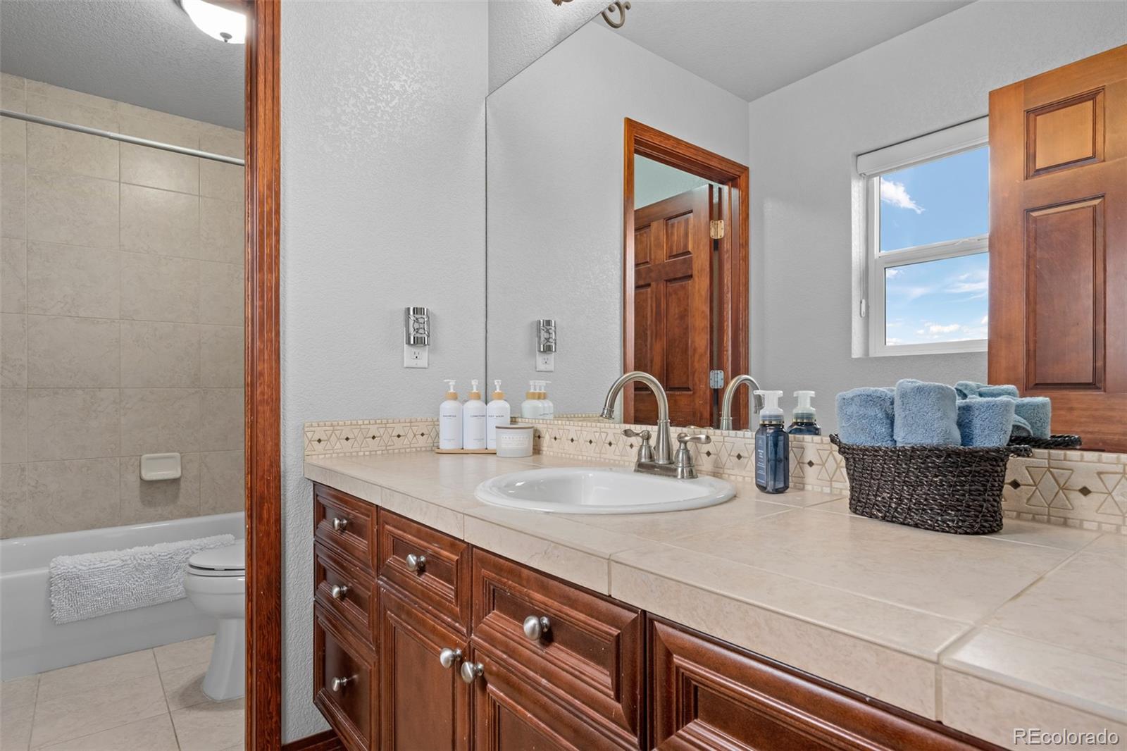 5672 Vistancia Court