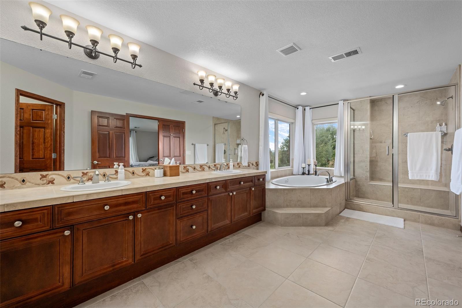 5672 Vistancia Court