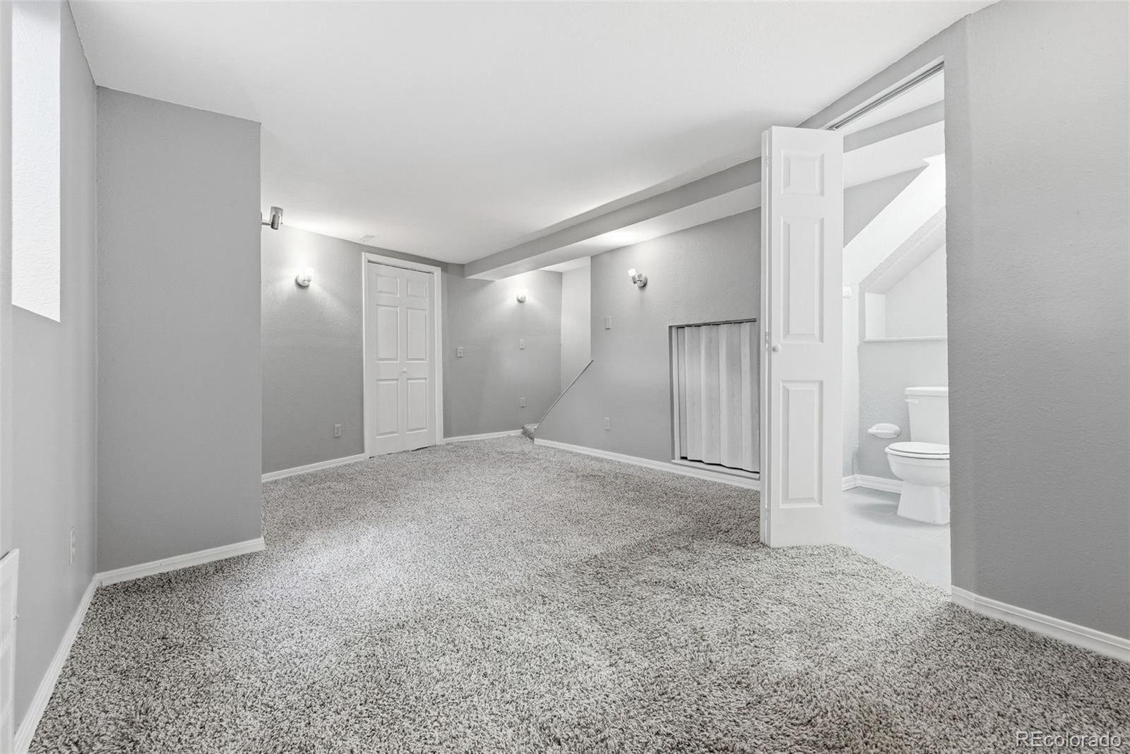 8477 W 74th Place