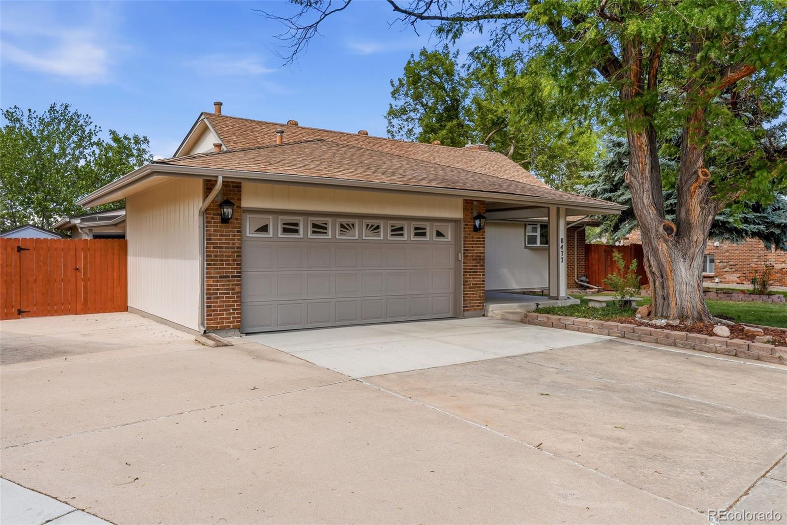 8477 W 74th Place
