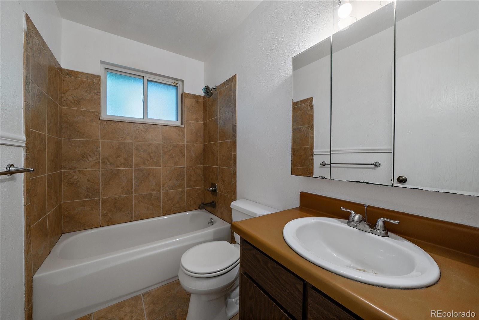 11215 W 46th Place