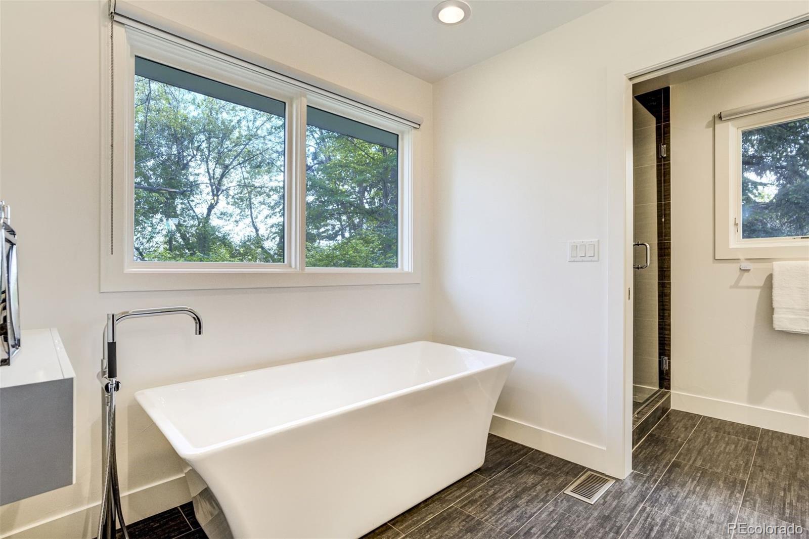 5252 Nassau Circle