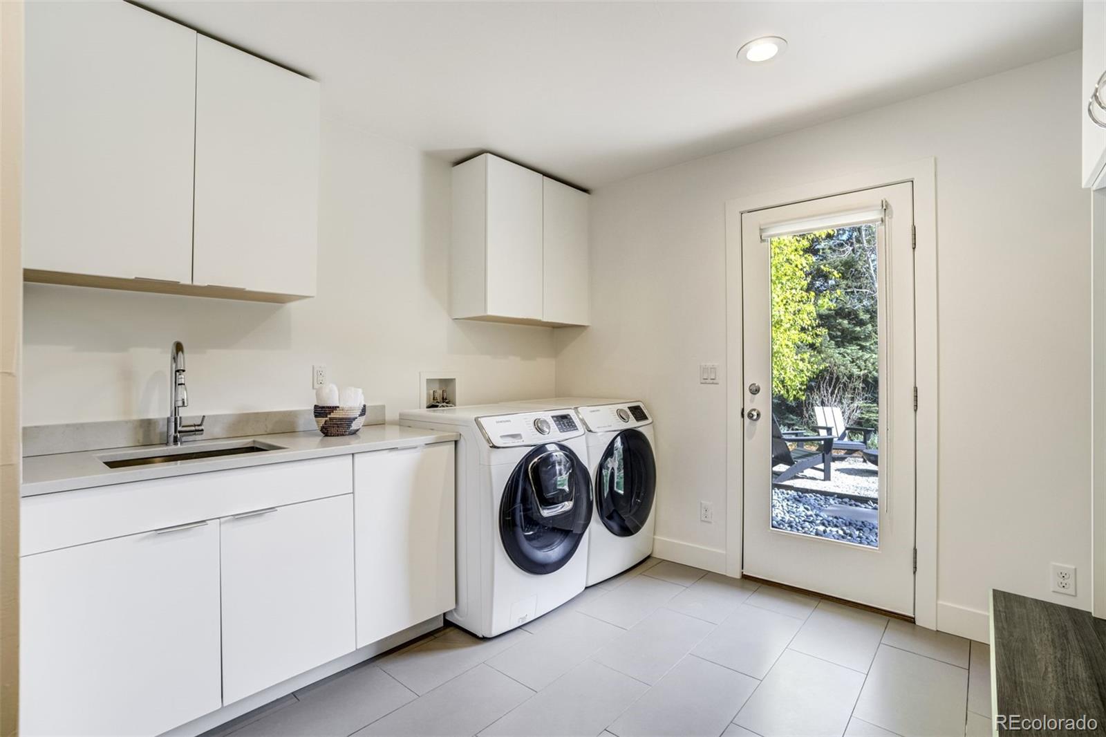 5252 Nassau Circle