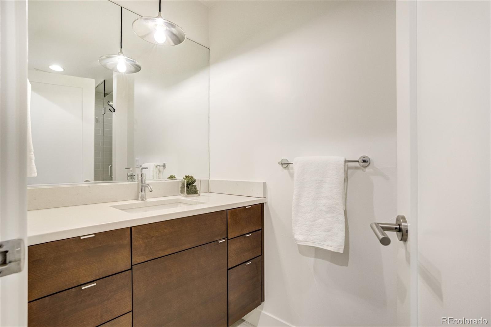 5252 Nassau Circle
