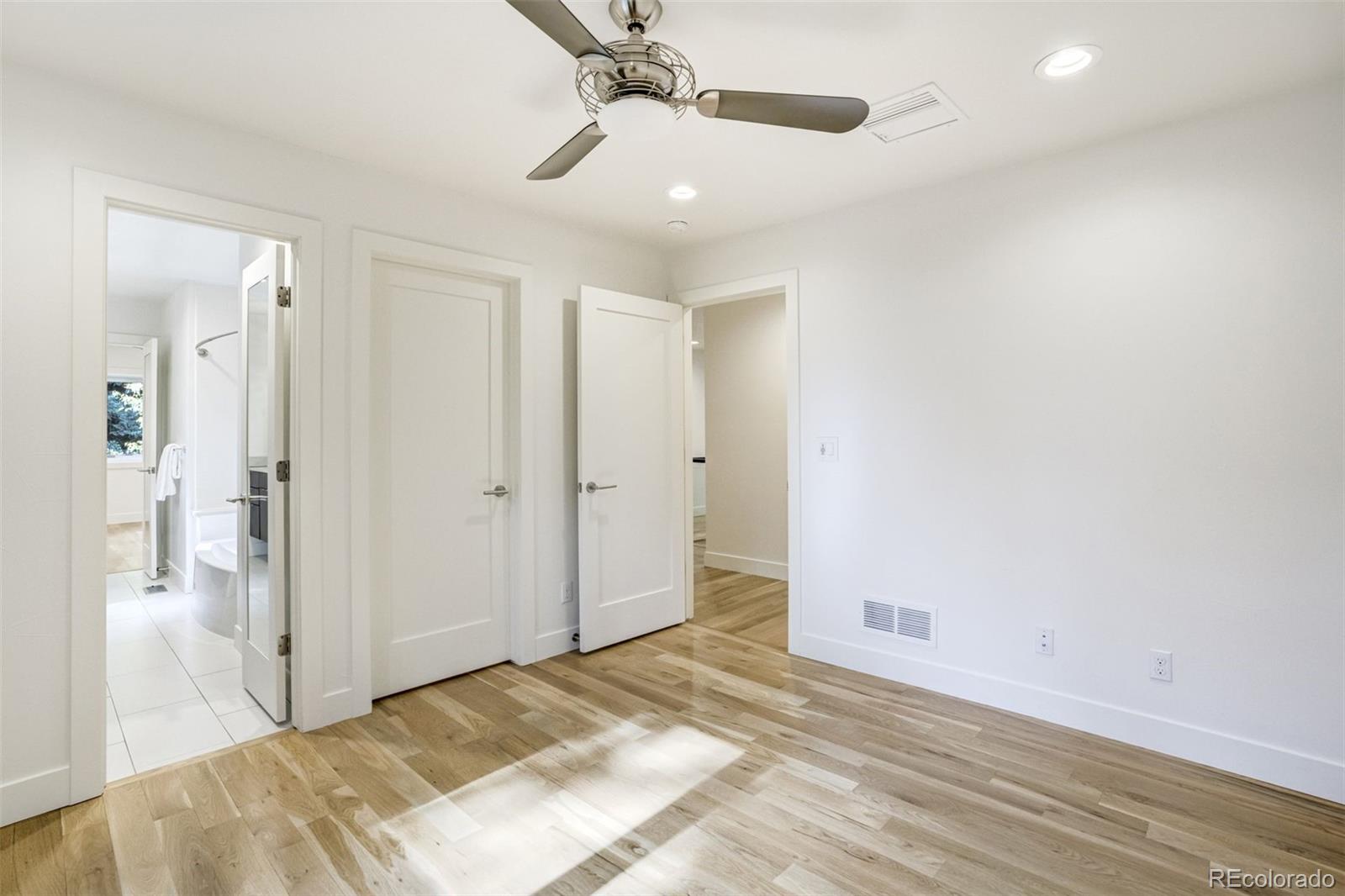 5252 Nassau Circle