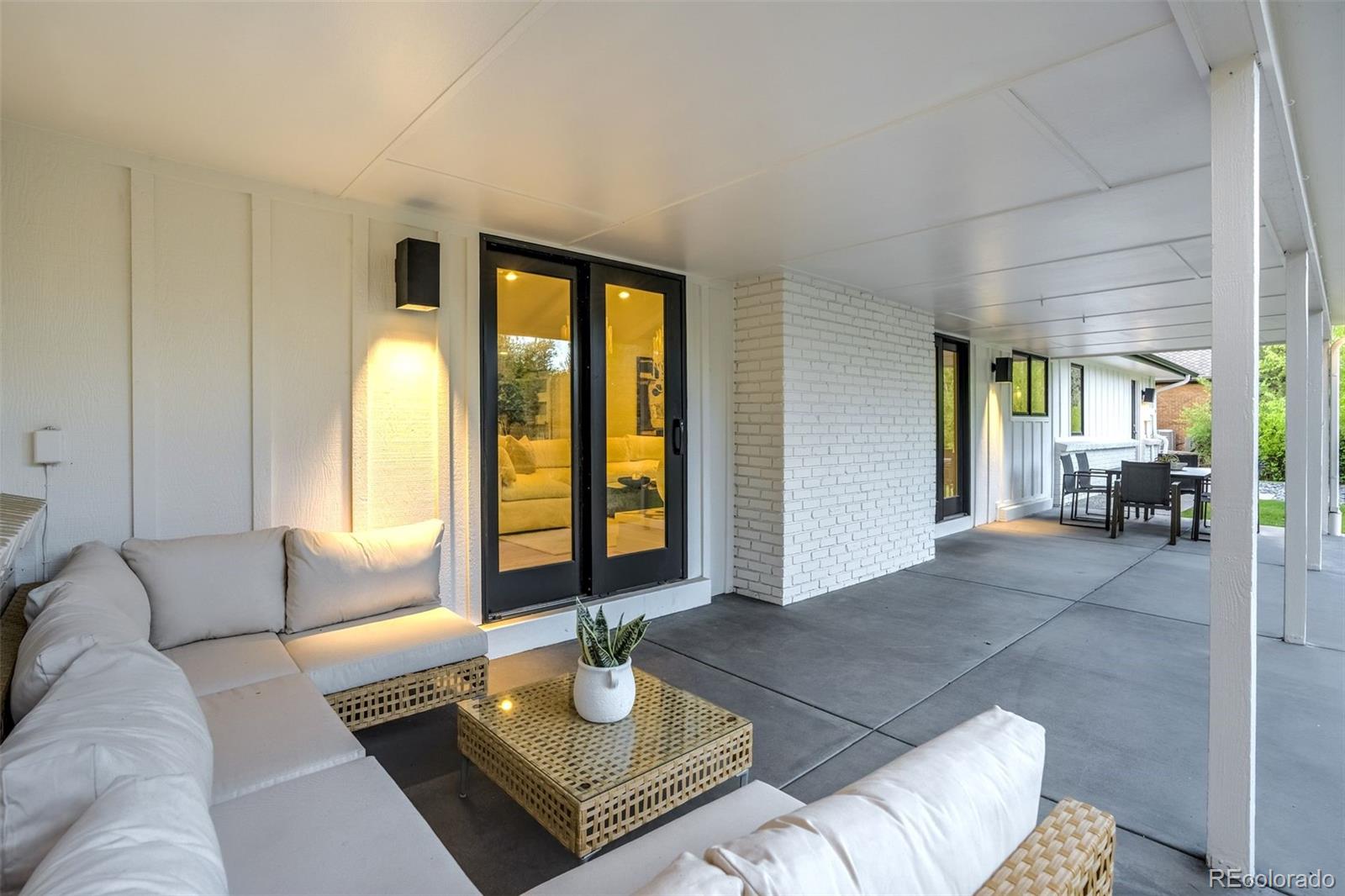 5252 Nassau Circle