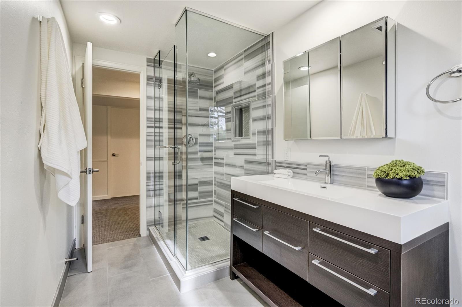 5252 Nassau Circle