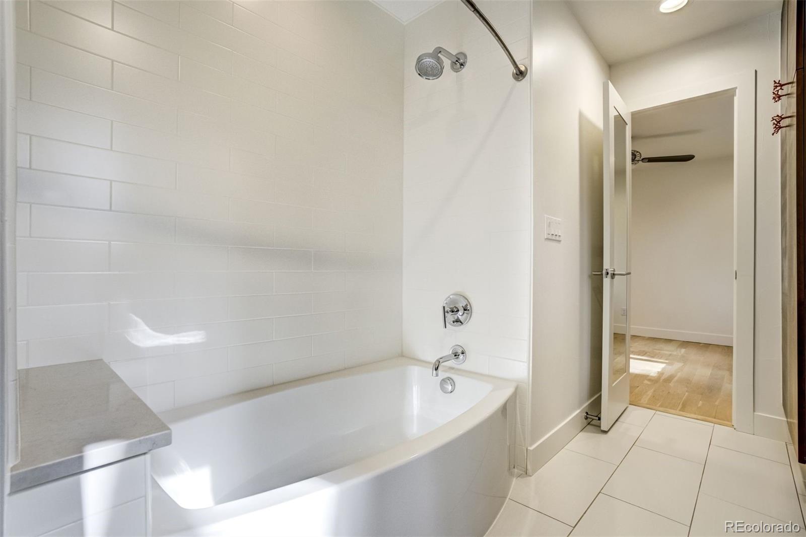 5252 Nassau Circle