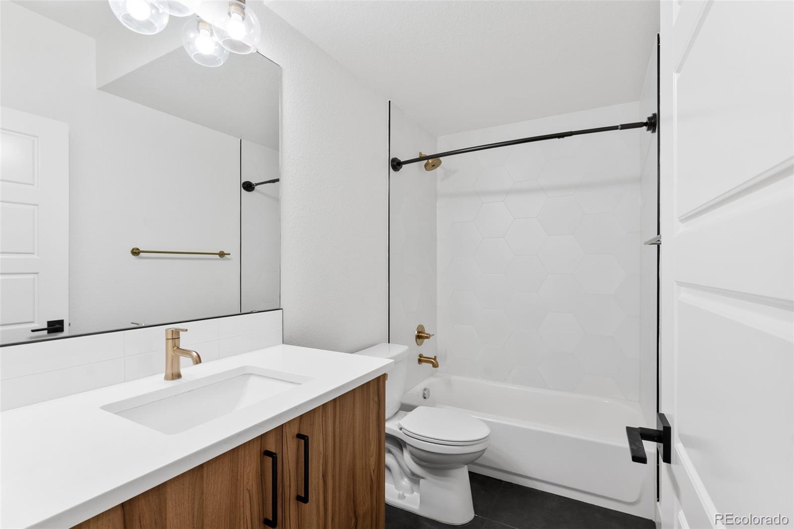 2567 S Acoma Street