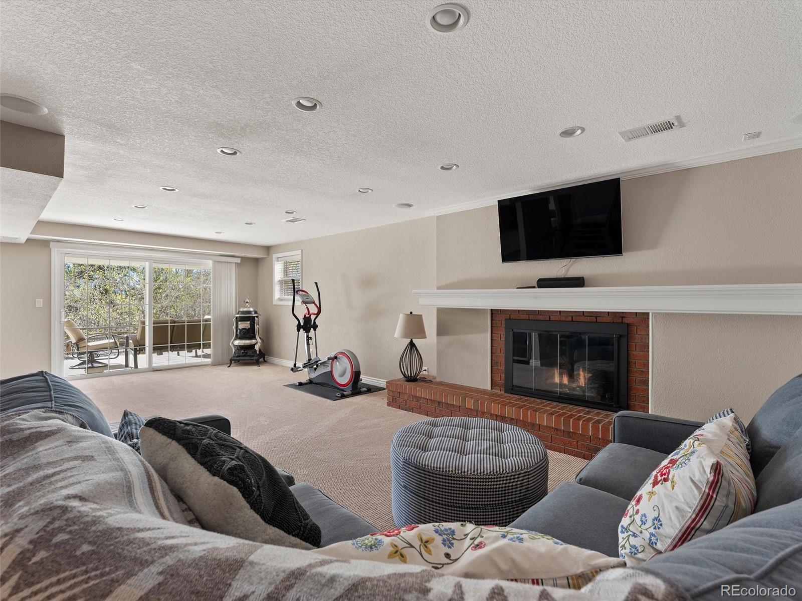 7109 S Poplar Lane