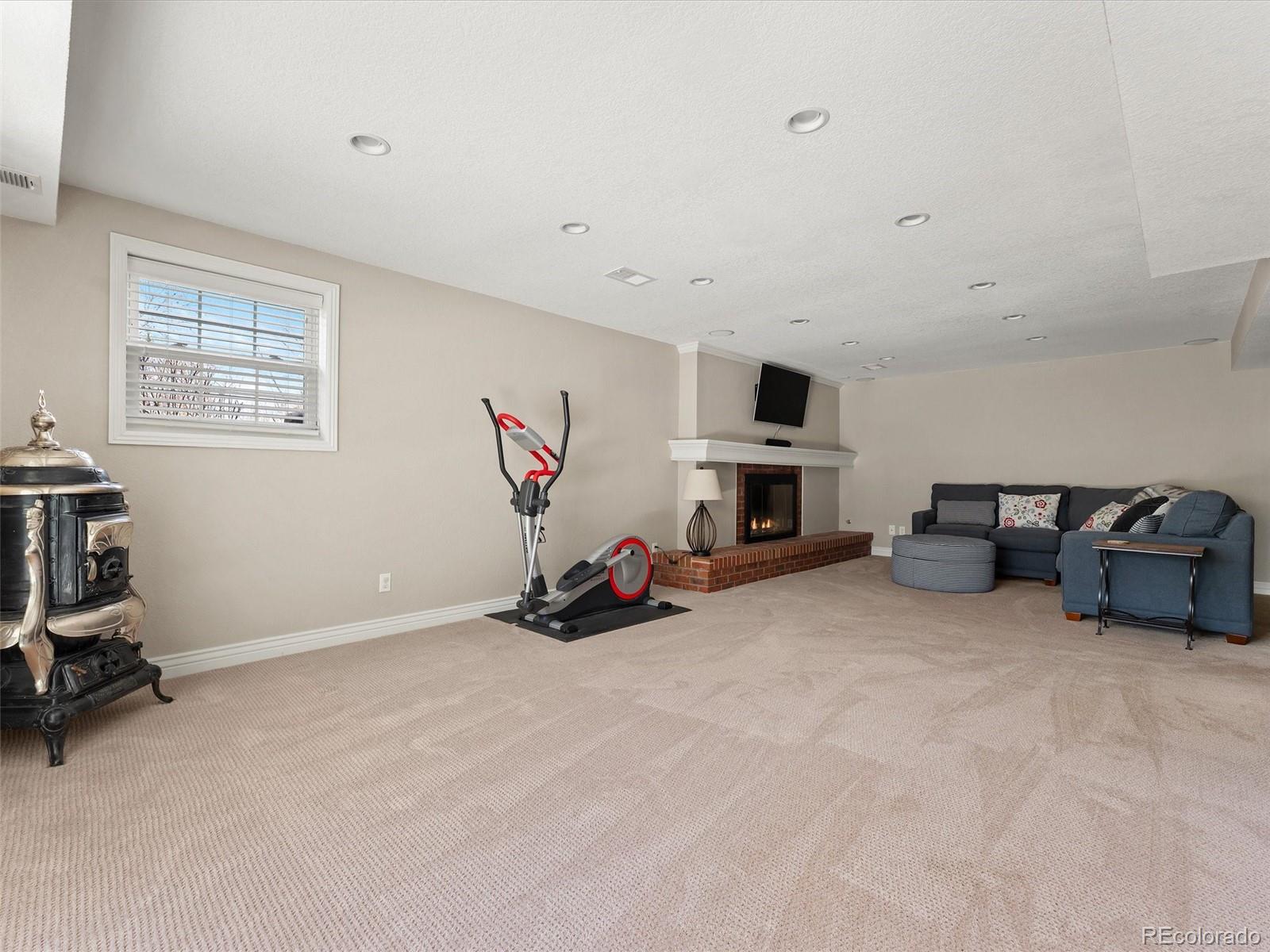 7109 S Poplar Lane