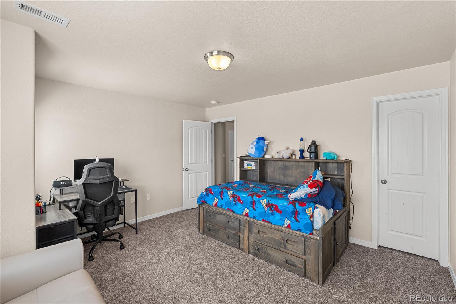 4044 Silver Star Grove
