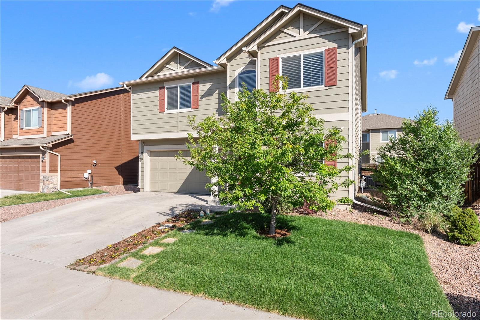 4044 Silver Star Grove