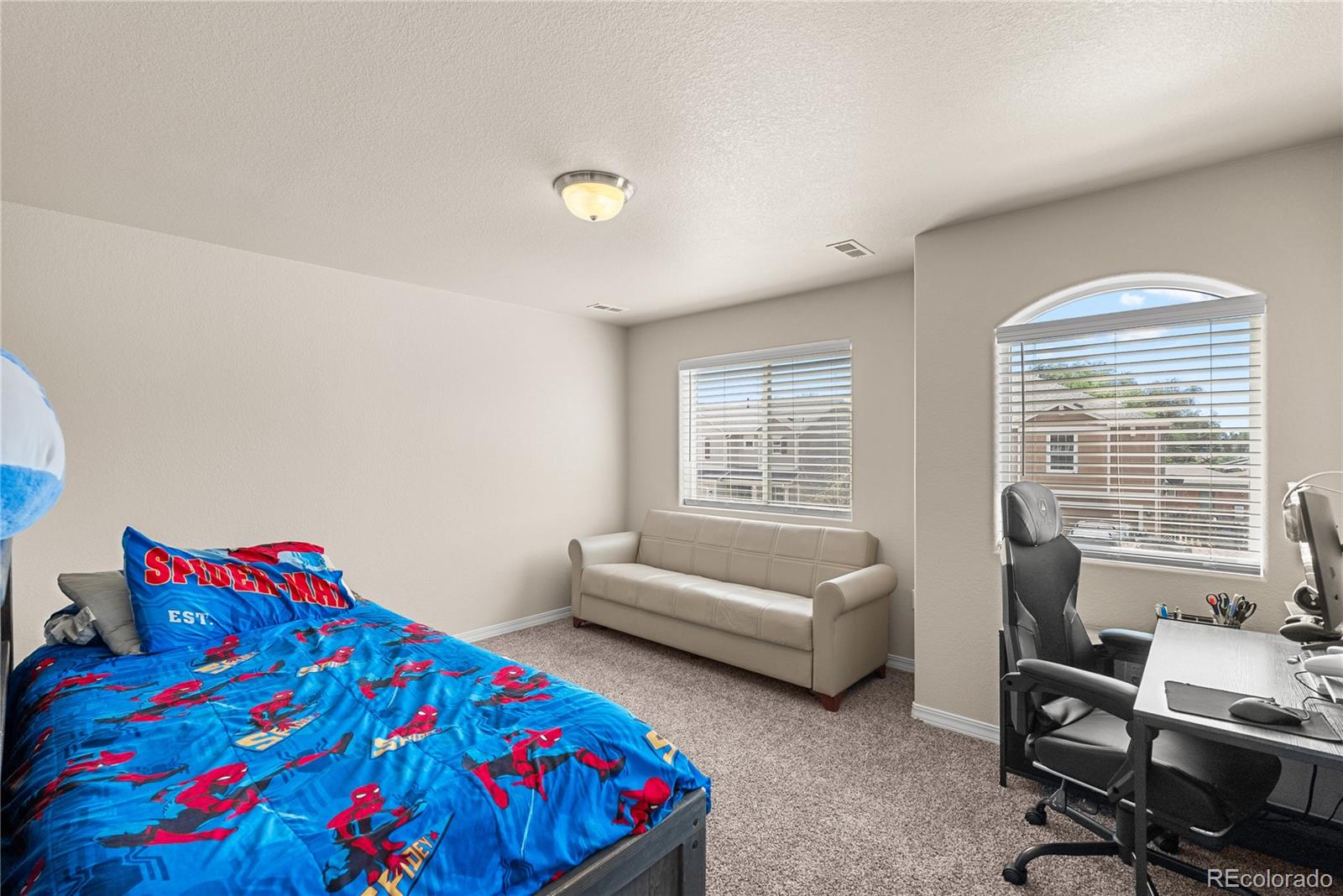 4044 Silver Star Grove