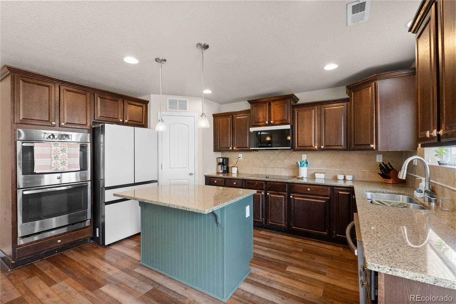 4044 Silver Star Grove