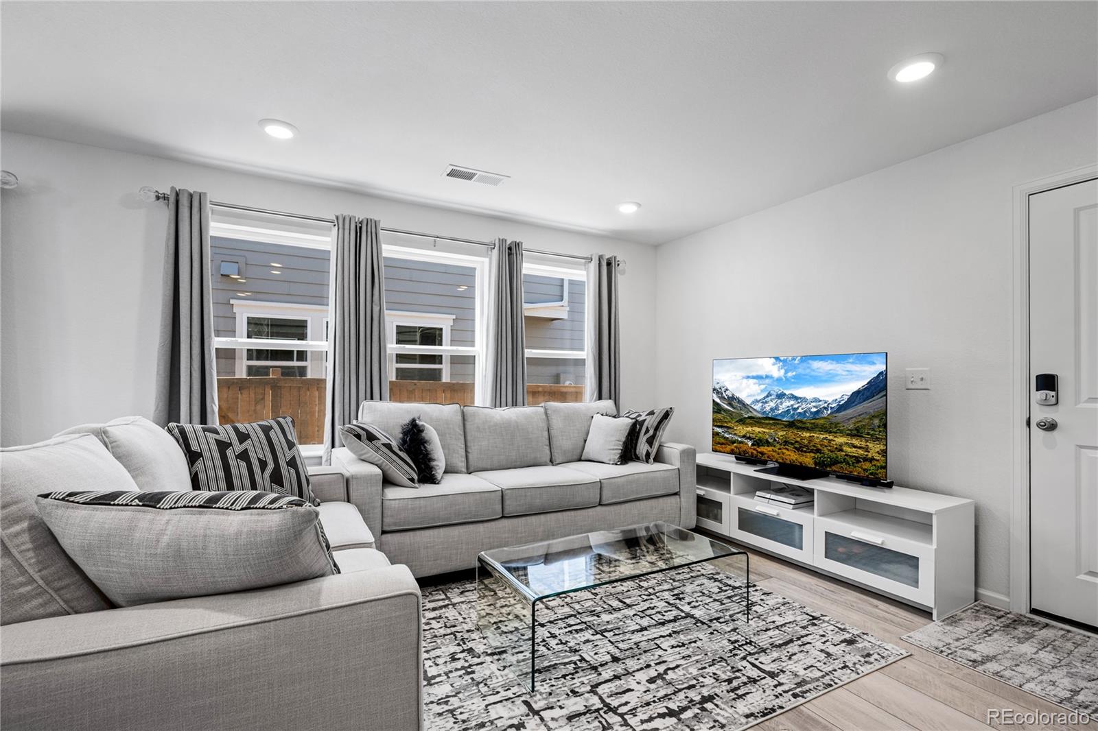 28330 E 6th Place