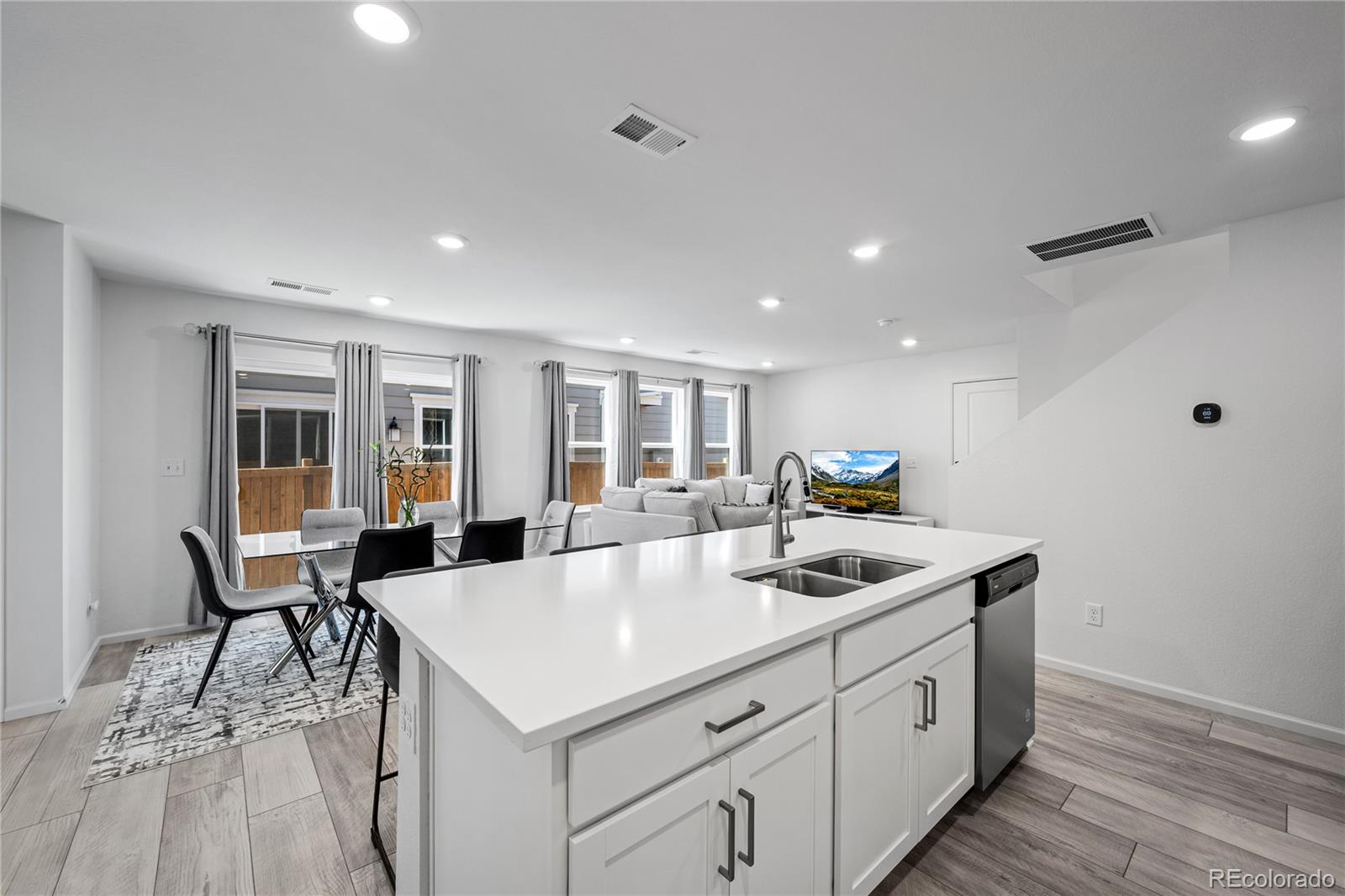 28330 E 6th Place