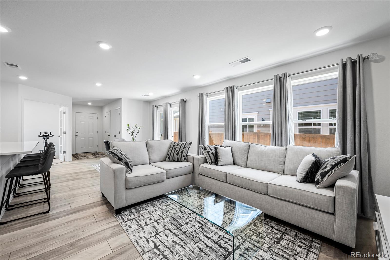 28330 E 6th Place