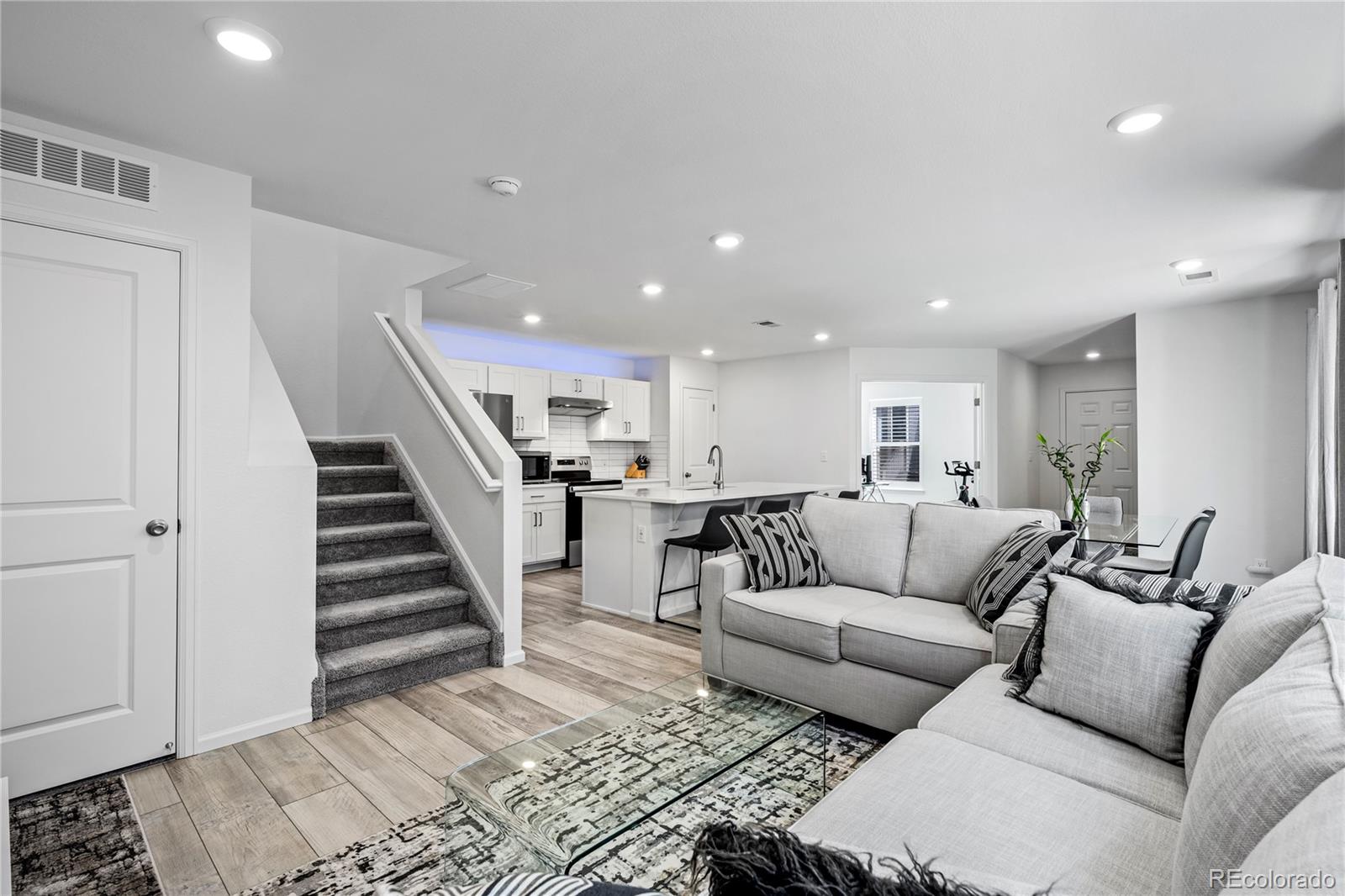 28330 E 6th Place