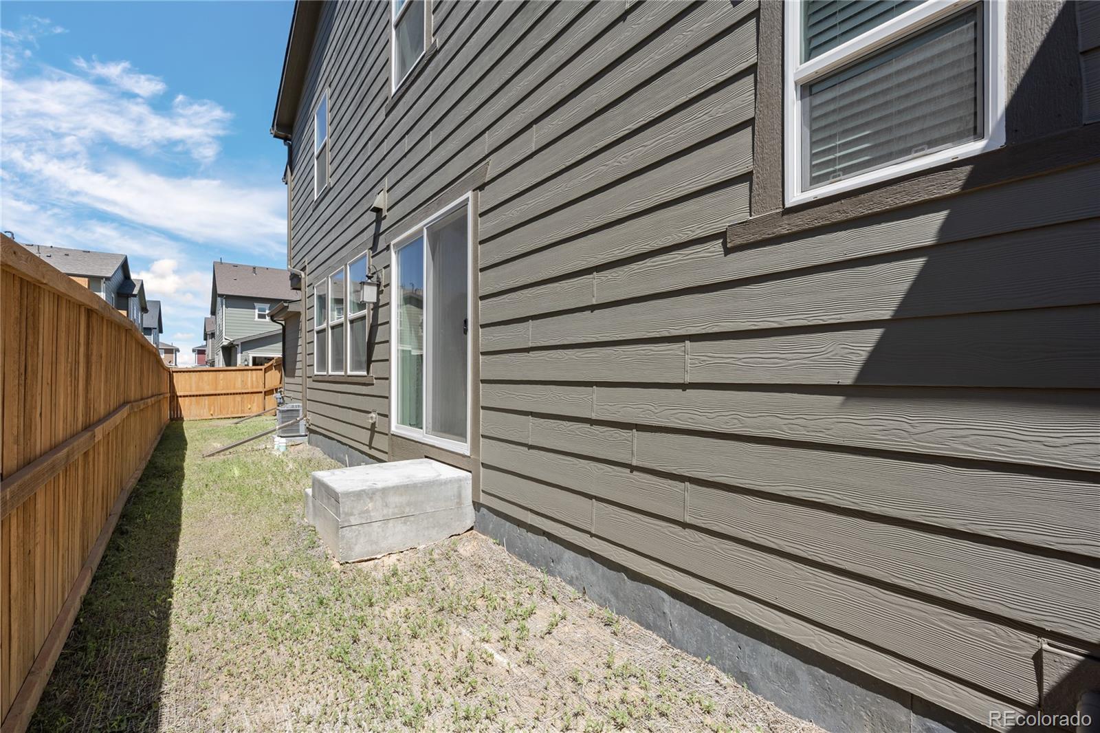 28330 E 6th Place