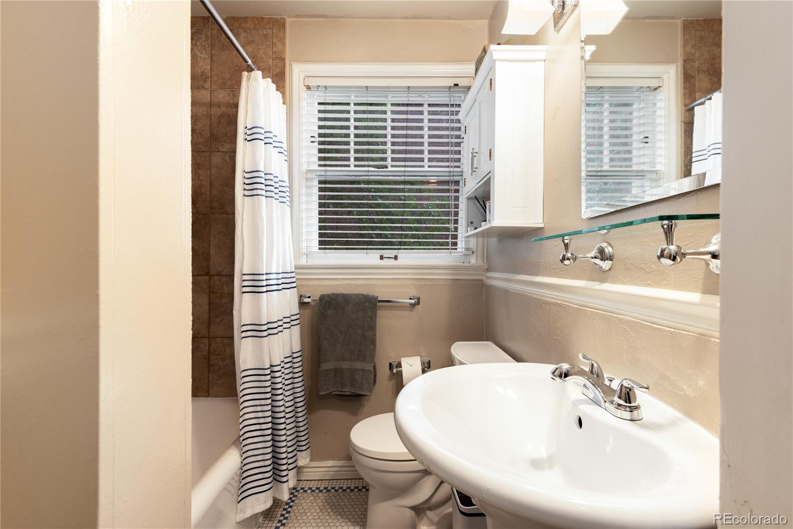 931 N Emerson Street Unit: 1