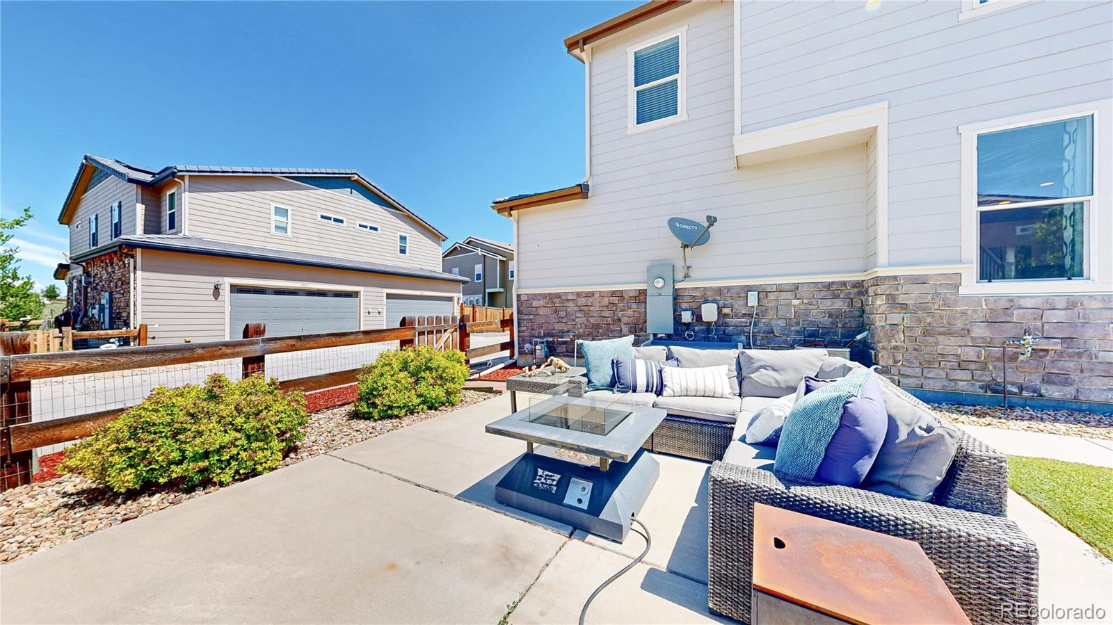 10016 Hough Point