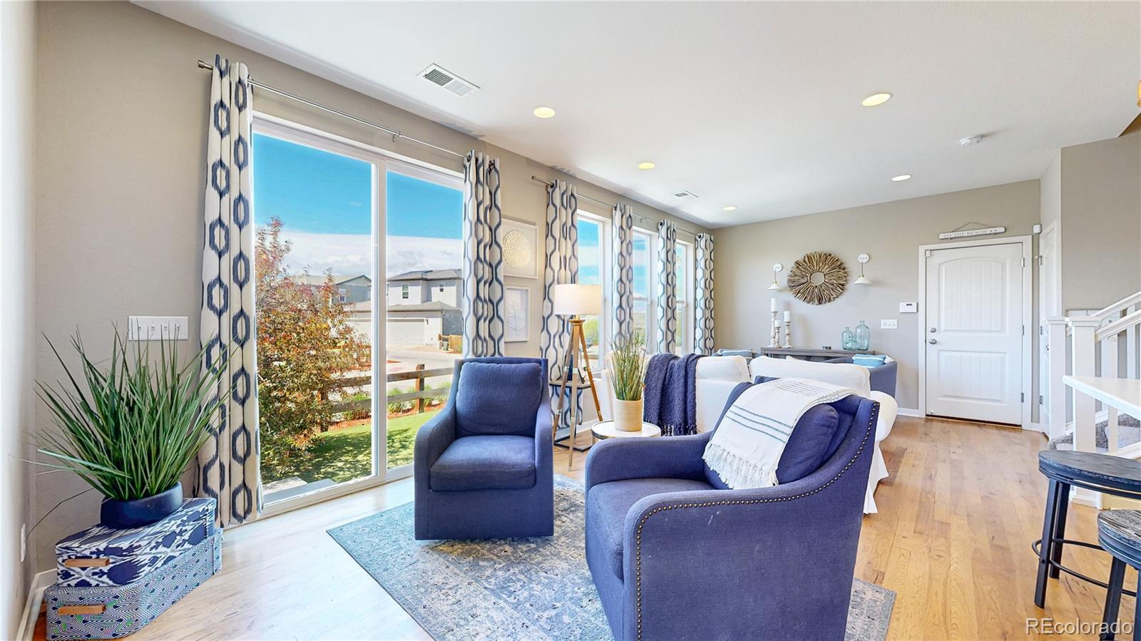 10016 Hough Point