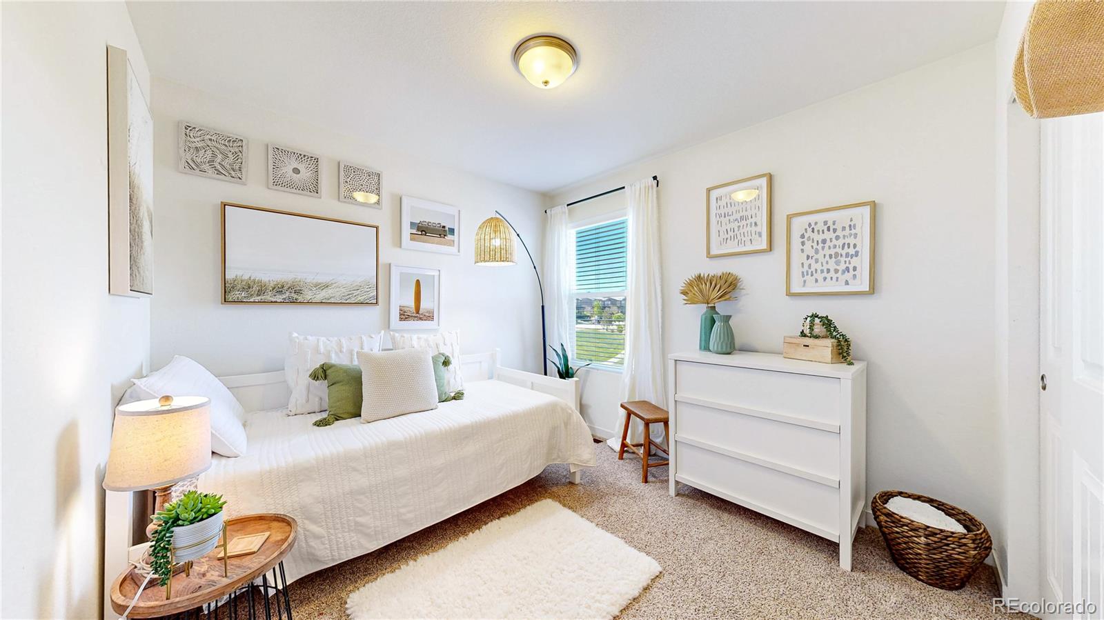 10016 Hough Point