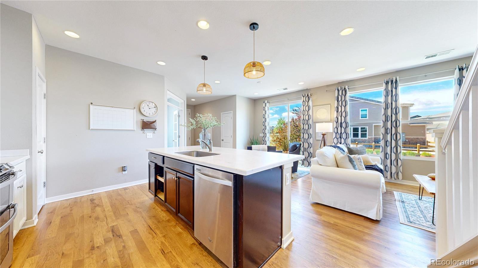 10016 Hough Point