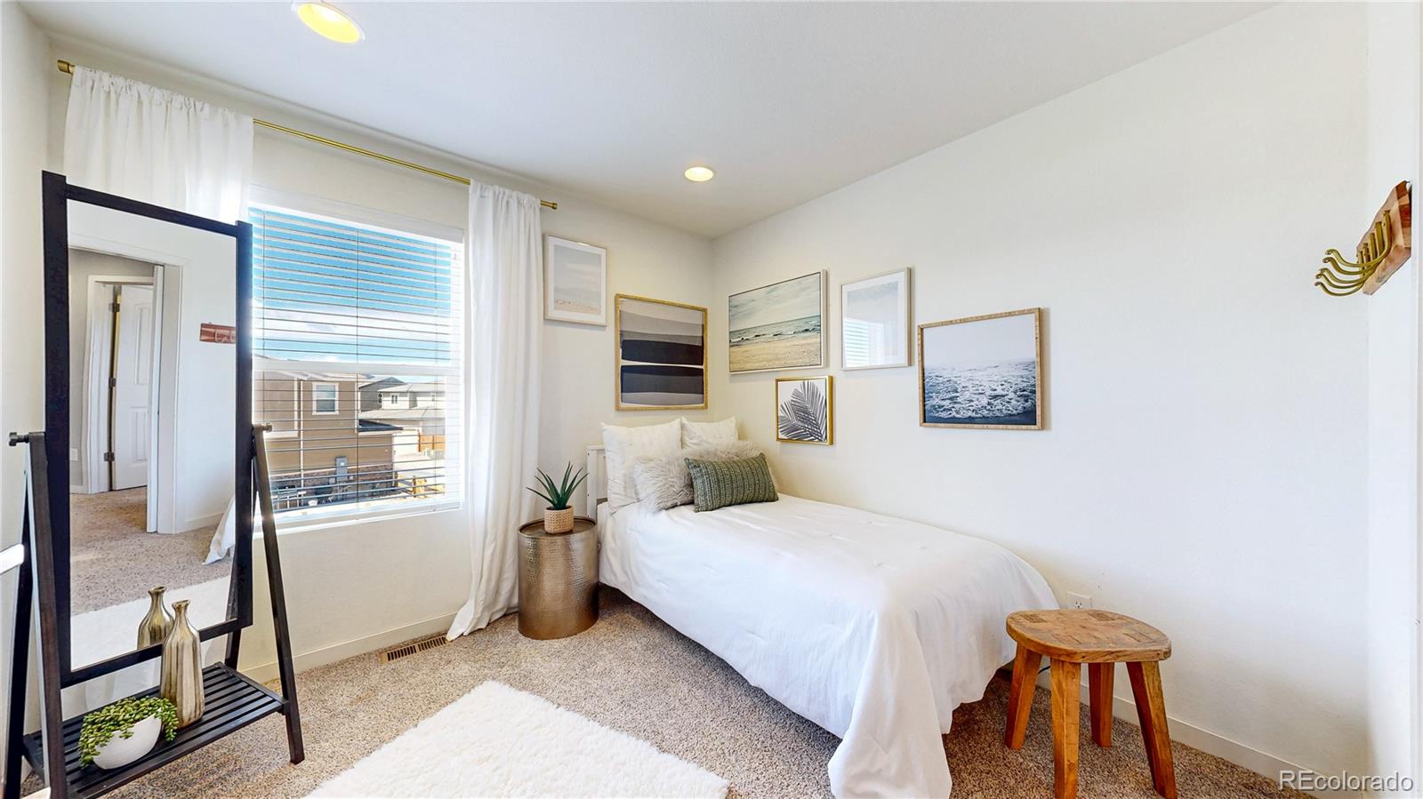 10016 Hough Point