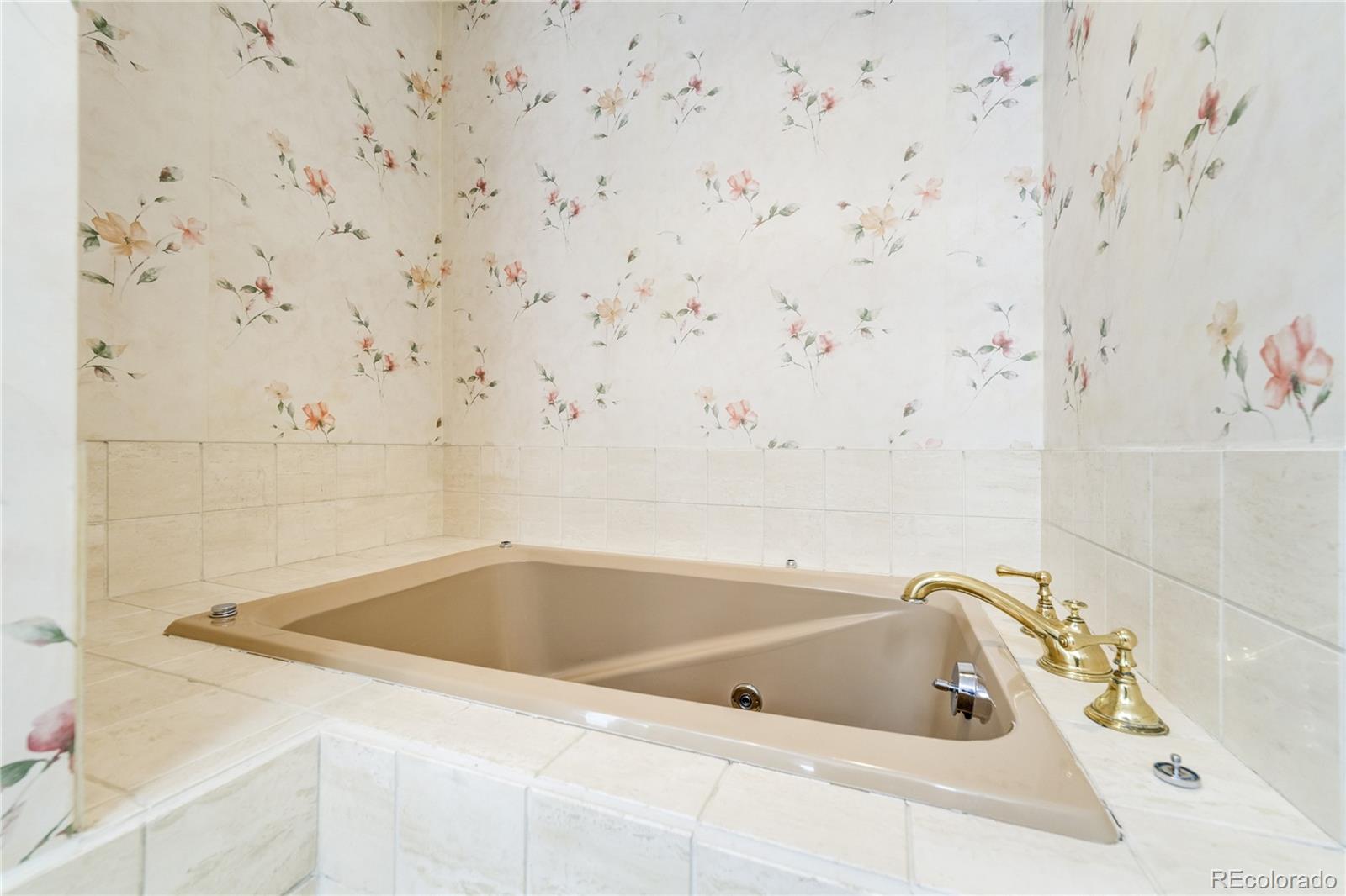 2285 N Monaco Parkway