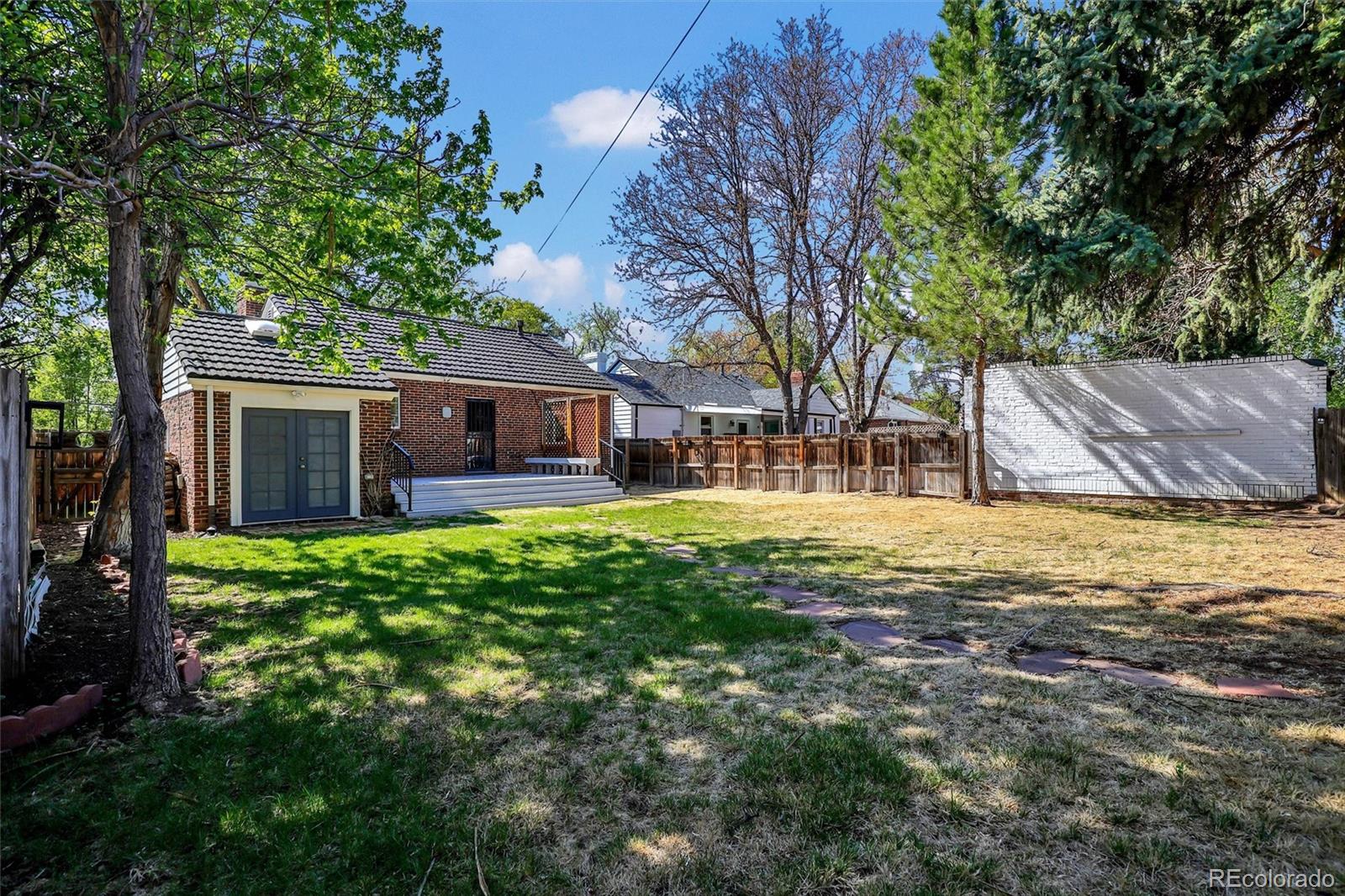 1230 Magnolia Street