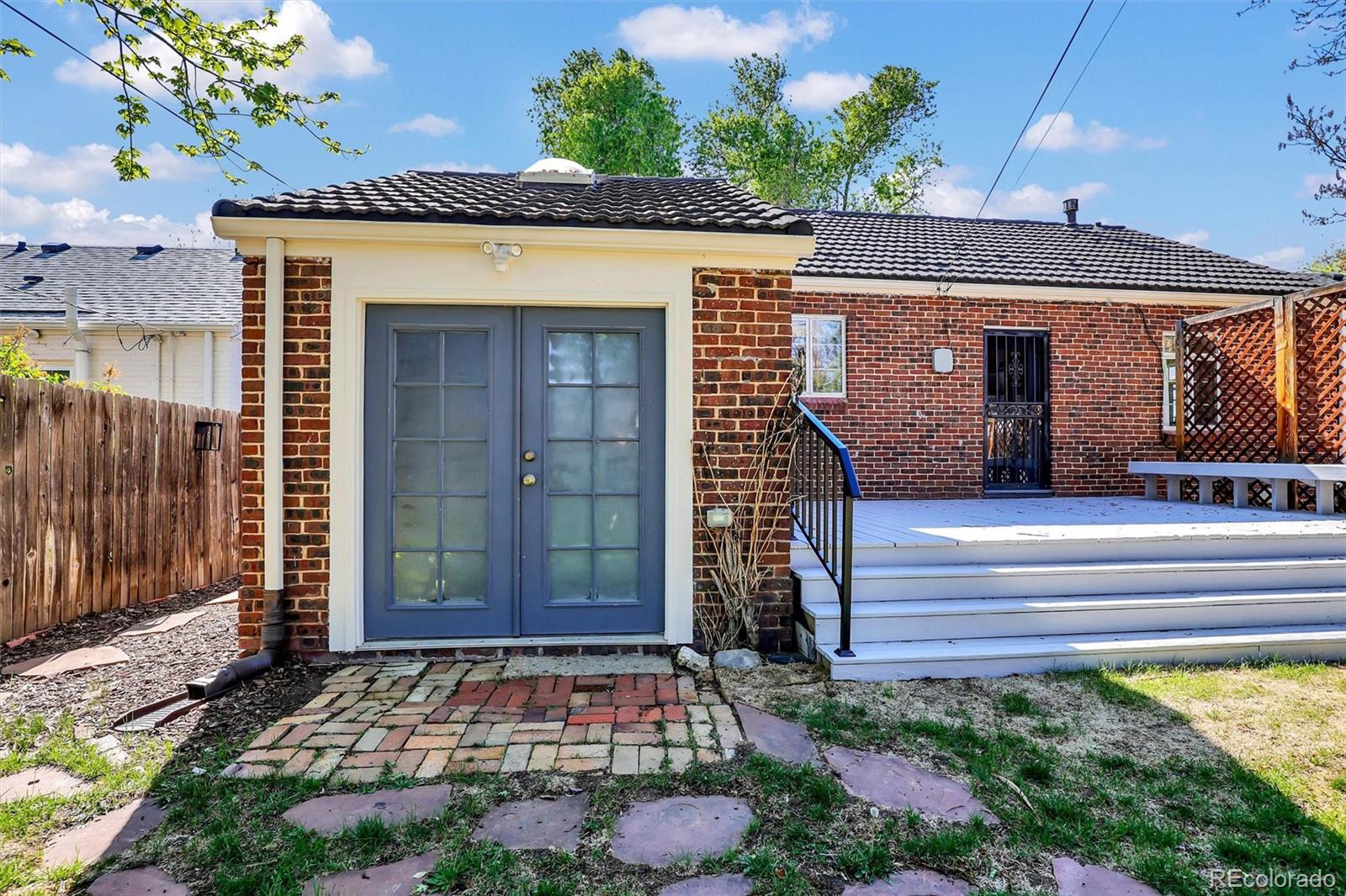 1230 Magnolia Street