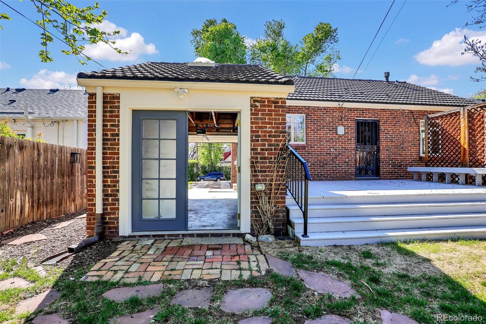 1230 Magnolia Street