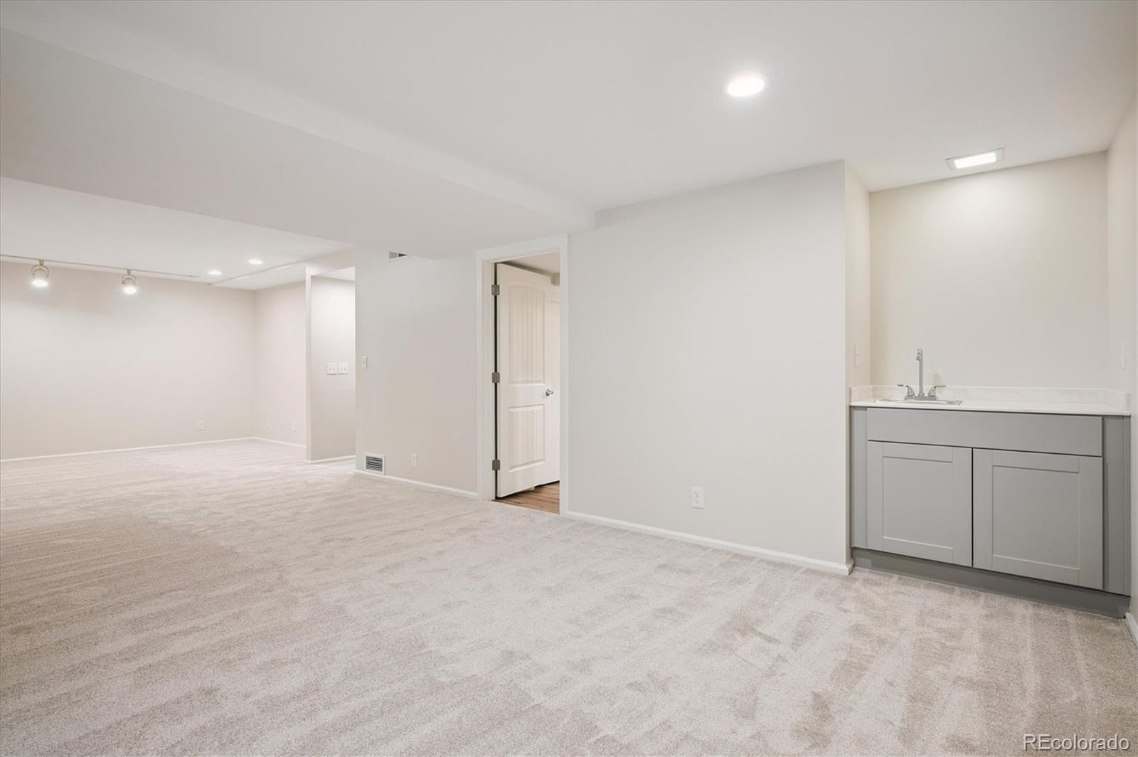 6325 W Mansfield Avenue Unit: 220