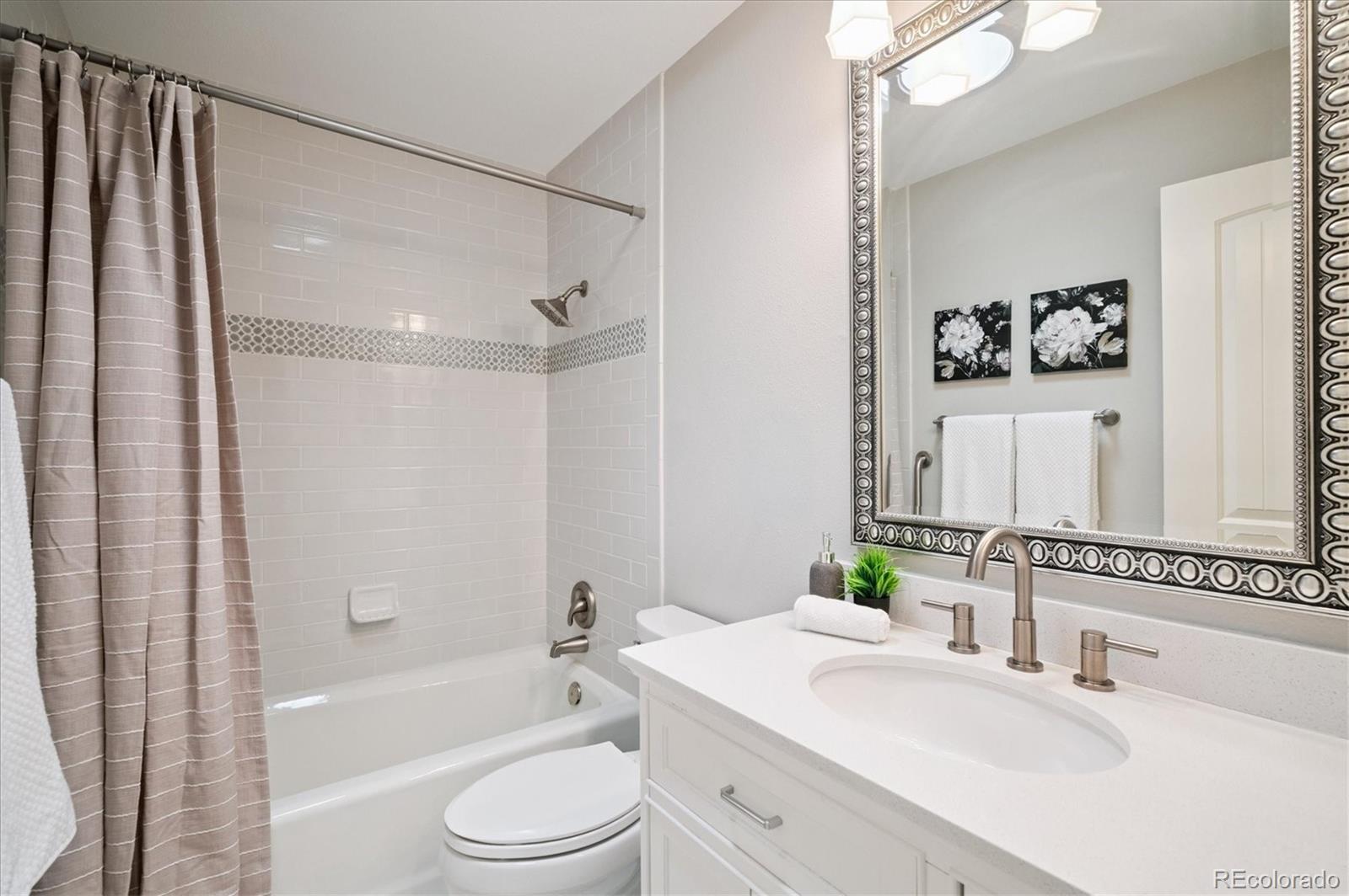 6325 W Mansfield Avenue Unit: 220