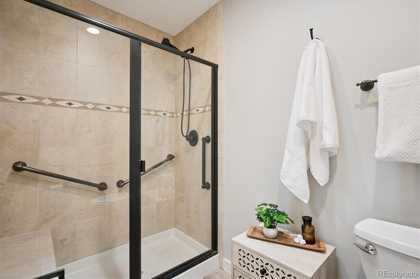 6325 W Mansfield Avenue Unit: 220