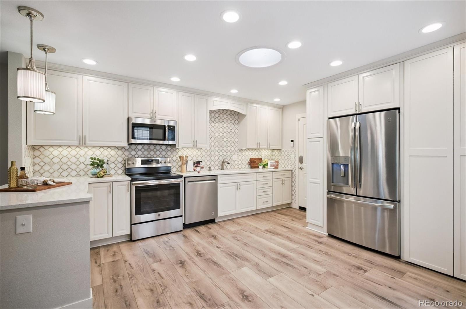 6325 W Mansfield Avenue Unit: 220