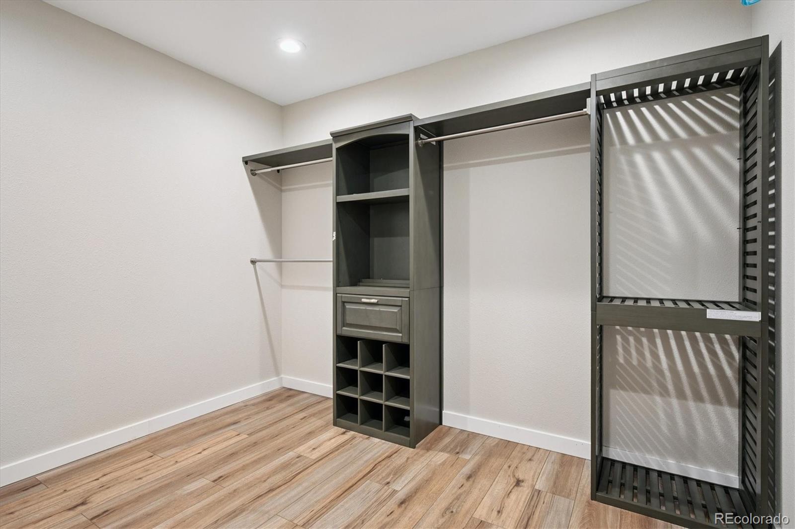 6325 W Mansfield Avenue Unit: 220