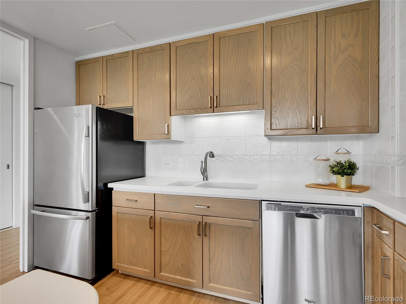 1201 N Williams Street Unit: 2B