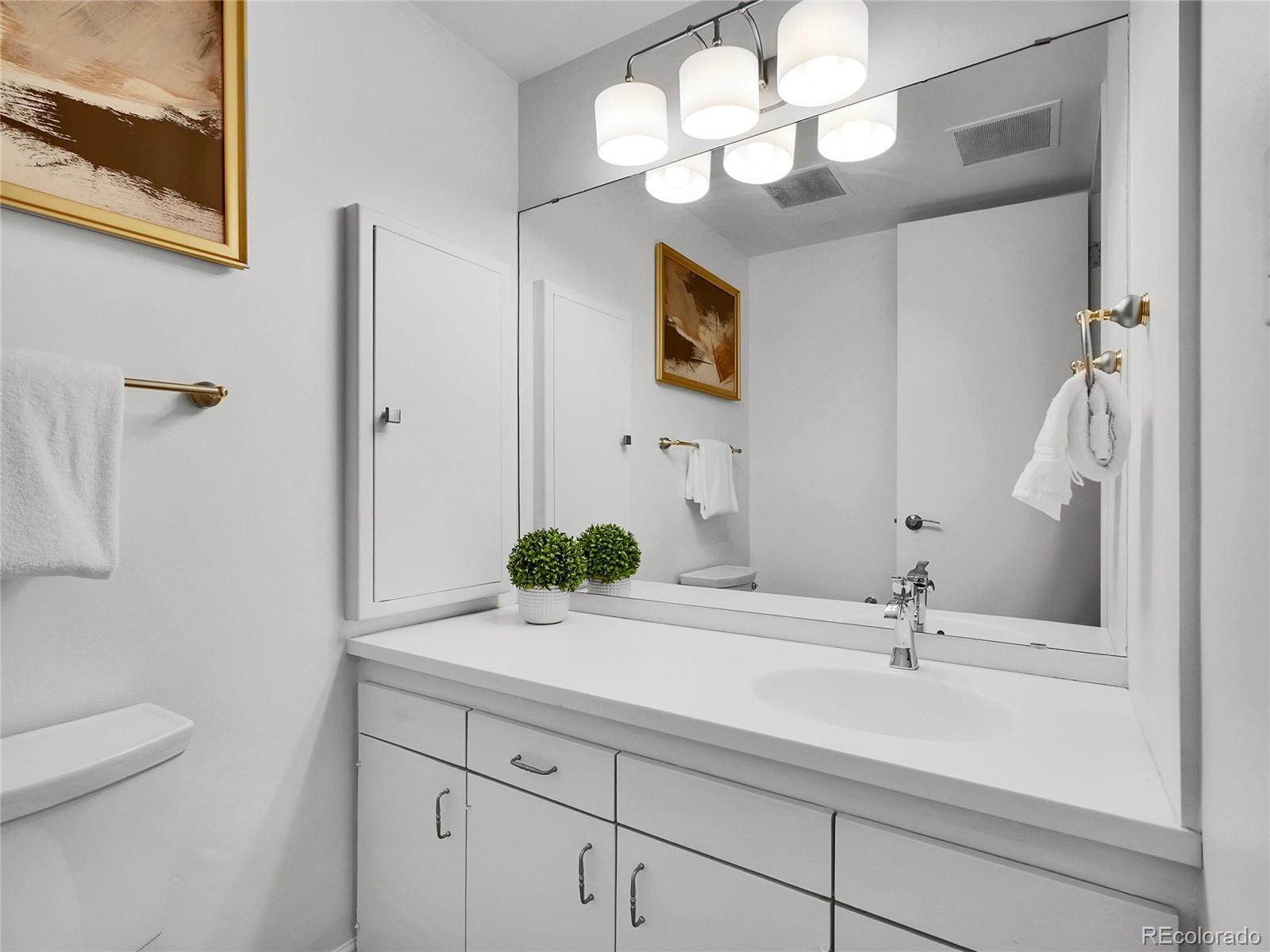 1201 N Williams Street Unit: 2B