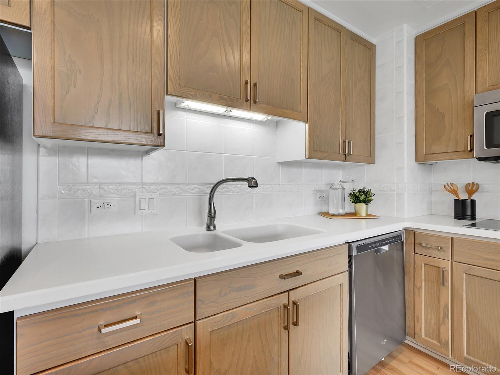 1201 N Williams Street Unit: 2B